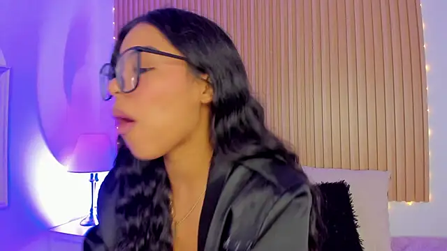 Snapshot of GenesisRuiz chatting on 02.11.25 GenesisRuiz online show from 02.11.25