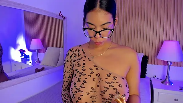 Snapshot of GenesisRuiz chatting on 03.08.25 GenesisRuiz online show from 03.08.25