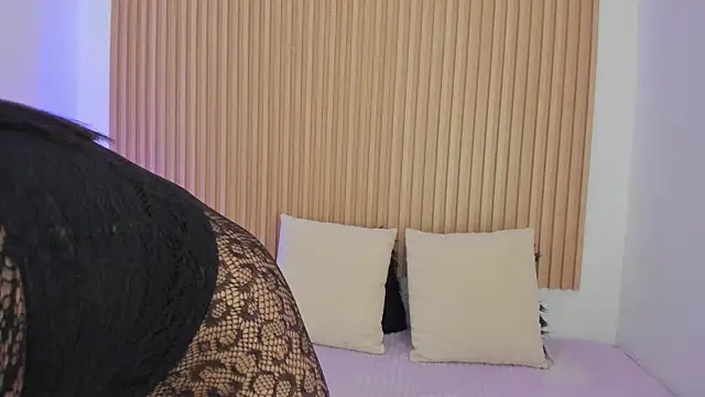 Snapshot of GenesisRuiz chatting on 09.29.25 GenesisRuiz online show from 09.29.25