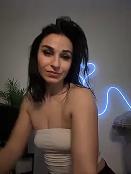 Snapshot of OIivia chatting on 03.06.25 OIivia online show from 03.06.25