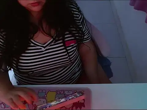 Snapshot of KittyK3 chatting on 10.08.25 KittyK3 online show from 10.08.25