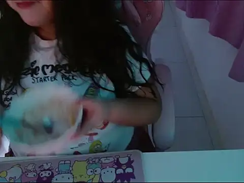 Snapshot of KittyK3 chatting on 10.14.25 KittyK3 online show from 10.14.25