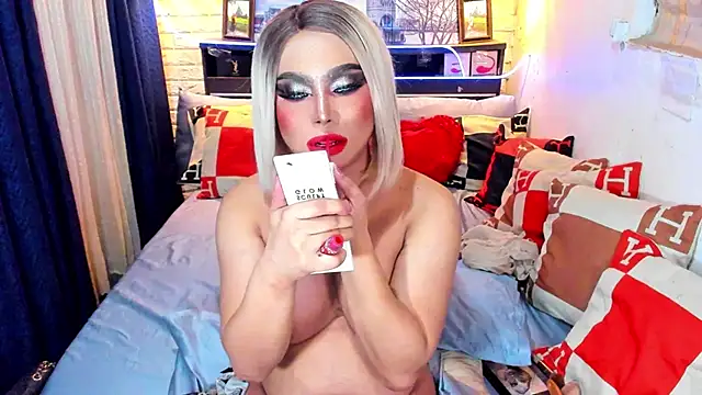 Snapshot of TsGoddessNhicolle chatting on 11.08.25 TsGoddessNhicolle online show from 11.08.25