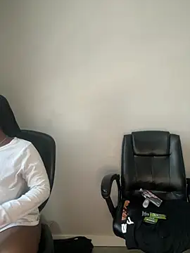 Snapshot of DancingLemonade chatting on 05.17.26 DancingLemonade online show from 05.17.26