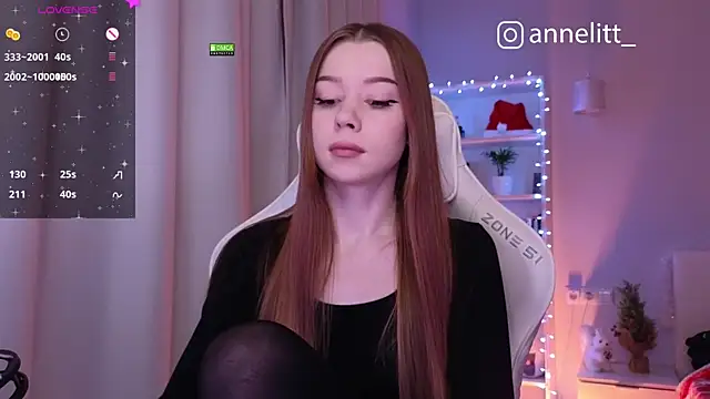 Snapshot of Annelitt chatting on 01.08.25 Annelitt online show from 01.08.25