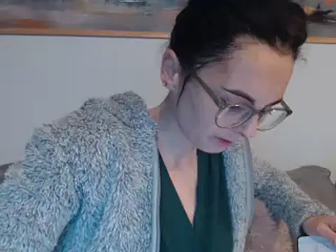 Snapshot of cleophee chatting on 01.17.25 cleophee online show from 01.17.25