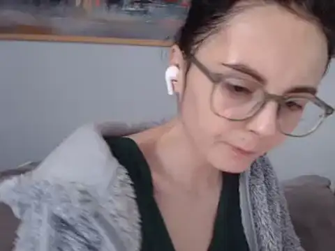 Snapshot of cleophee chatting on 01.17.25 cleophee online show from 01.17.25