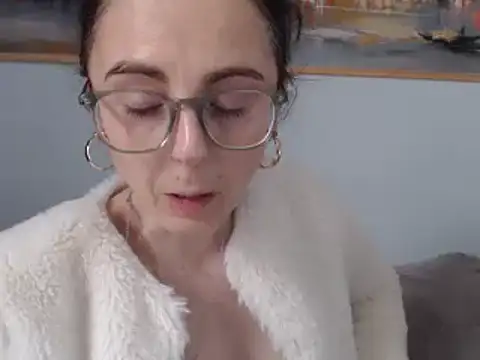 Snapshot of cleophee chatting on 01.21.25 cleophee online show from 01.21.25