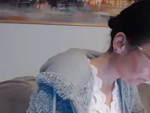Snapshot of cleophee chatting on 01.23.25 cleophee online show from 01.23.25