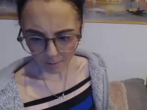 Snapshot of cleophee chatting on 01.28.25 cleophee online show from 01.28.25