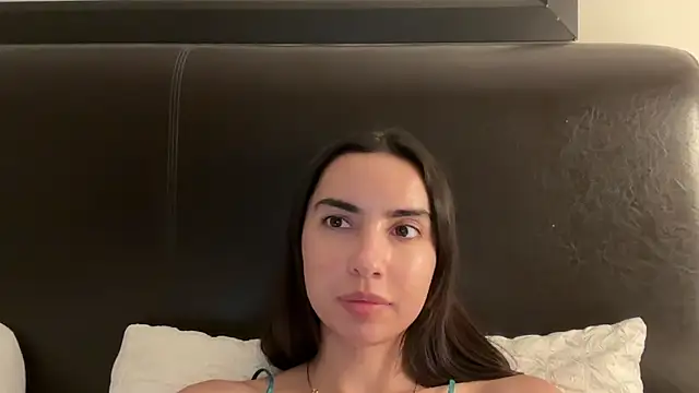 Snapshot of everybody_loves_pussy chatting on 01.01.25 everybody loves pussy online show from 01.01.25