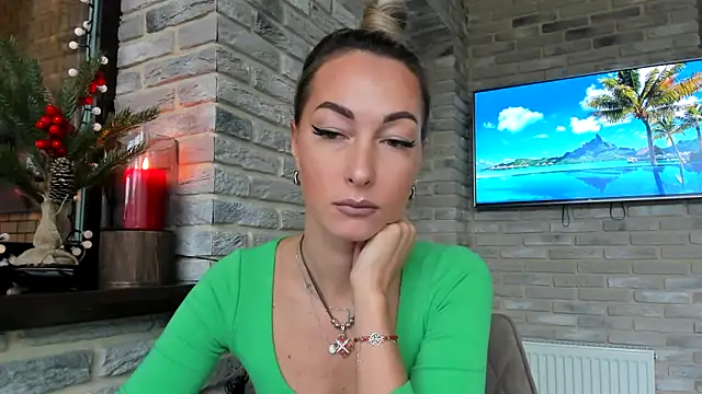 StarryHanna online show from 12.04.24