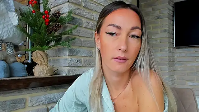 Snapshot of StarryHanna chatting on 11.09.25 StarryHanna online show from 11.09.25