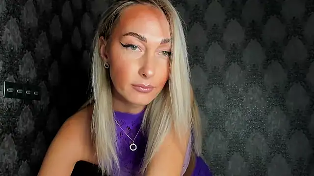 Snapshot of StarryHanna chatting on 11.29.25 StarryHanna online show from 11.29.25