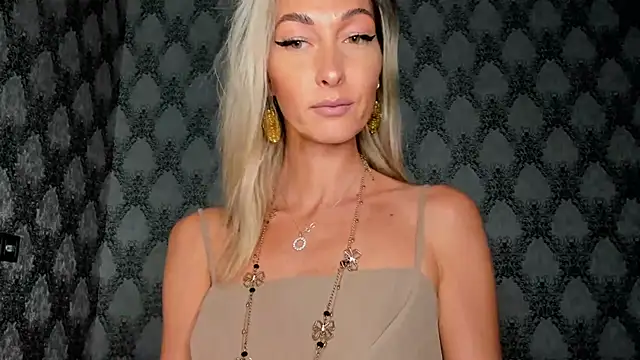 Snapshot of StarryHanna chatting on 12.02.25 StarryHanna online show from 12.02.25