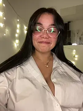 Snapshot of -Camila chatting on 05.16.26 -Camila online show from 05.16.26