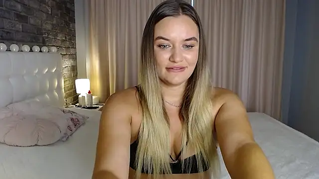 Snapshot of starrydoll chatting on 10.06.25 starrydoll online show from 10.06.25