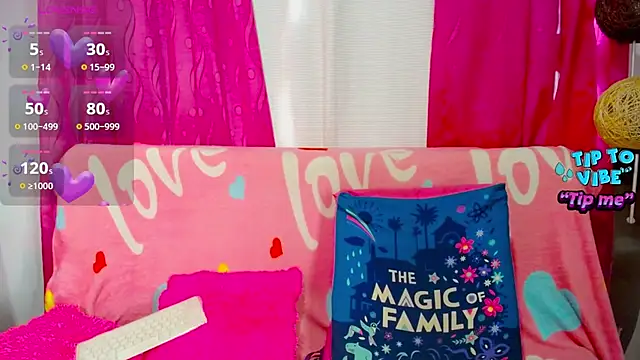 Snapshot of CiaraaSweet chatting on 10.14.25 CiaraaSweet online show from 10.14.25