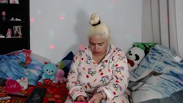 estrellita fugaz16x online show from 12.28.24