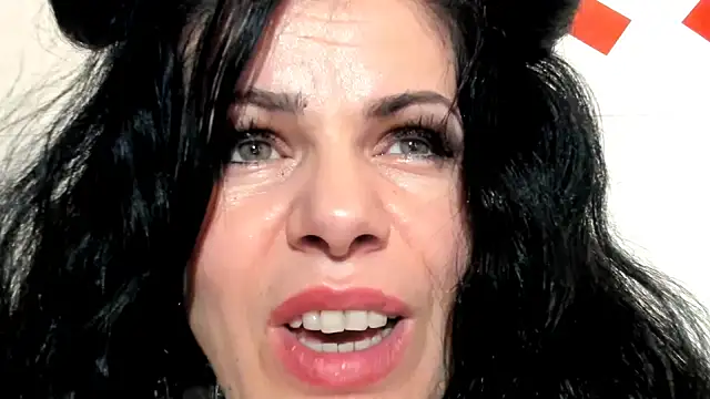 Snapshot of Sweet-Alice chatting on 03.18.25 Sweet-Alice online show from 03.18.25