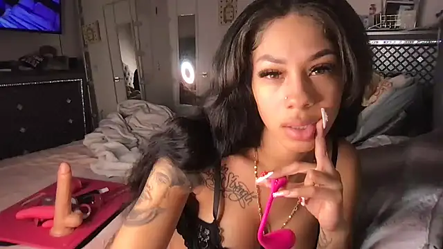 Snapshot of honeyybabyy112 chatting on 12.12.24 honeyybabyy112 online show from 12.12.24