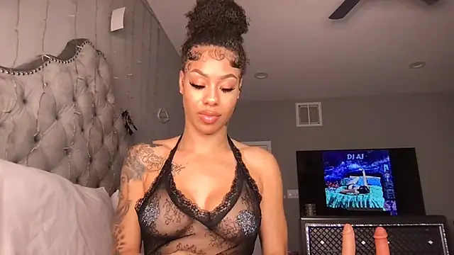 Snapshot of honeyybabyy112 chatting on 11.08.25 honeyybabyy112 online show from 11.08.25