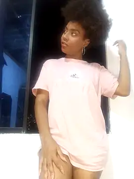 Snapshot of thaimy_ chatting on 10.14.25 thaimy online show from 10.14.25