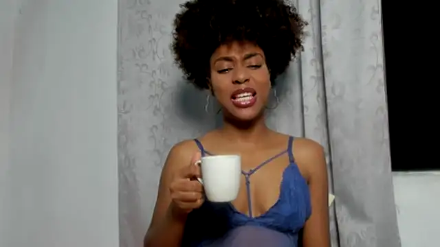 Snapshot of thaimy_ chatting on 10.31.25 thaimy online show from 10.31.25