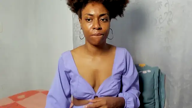 Snapshot of thaimy_ chatting on 11.10.25 thaimy online show from 11.10.25