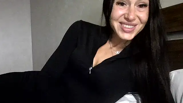 JulianaGold1 online show from 10.10.25