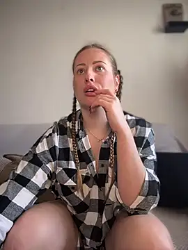 Snapshot of AlisaWhite chatting on 01.15.25 AlisaWhite online show from 01.15.25