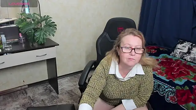 Snapshot of Frau_Marta chatting on 12.12.24 Frau Marta online show from 12.12.24