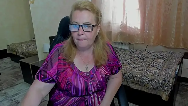 Snapshot of Frau_Marta chatting on 06.12.26 Frau Marta online show from 06.12.26