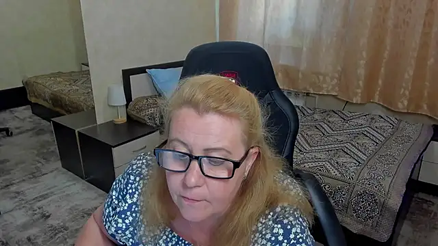 Snapshot of Frau_Marta chatting on 06.19.26 Frau Marta online show from 06.19.26