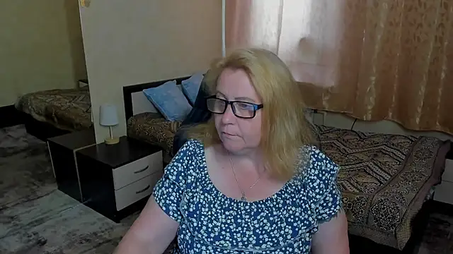 Snapshot of Frau_Marta chatting on 06.28.26 Frau Marta online show from 06.28.26