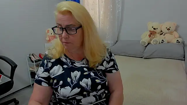 Snapshot of Frau_Marta chatting on 07.30.26 Frau Marta online show from 07.30.26