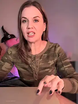 MaiseKnox online show from 10.11.25