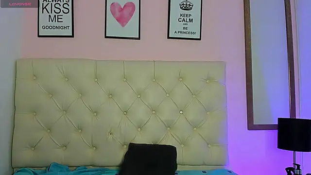 WhitneyWells online show from 02.14.26