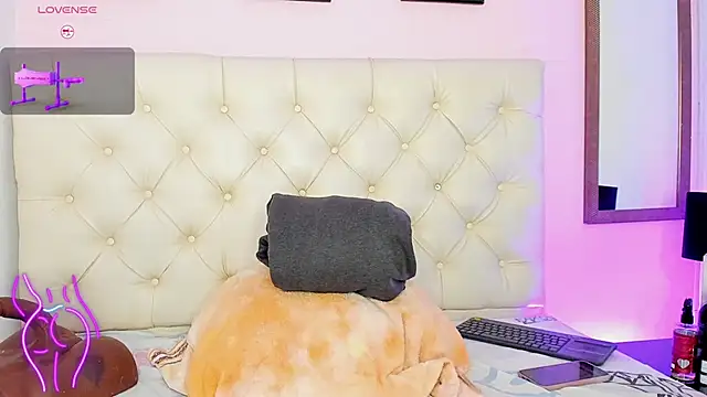 WhitneyWells online show from 03.01.26