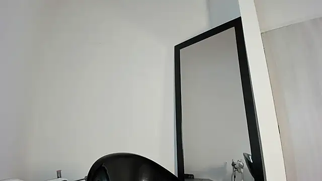 Snapshot of angelGgold chatting on 05.27.26 angelGgold online show from 05.27.26