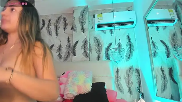 Snapshot of Vivi_prinncess chatting on 09.29.25 Vivi prinncess online show from 09.29.25