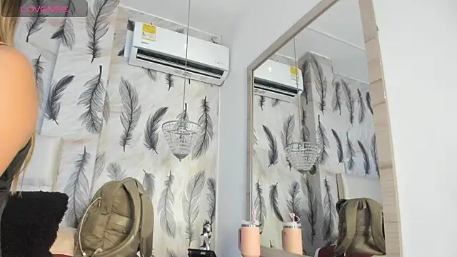 Snapshot of Vivi_prinncess chatting on 10.03.25 Vivi prinncess online show from 10.03.25