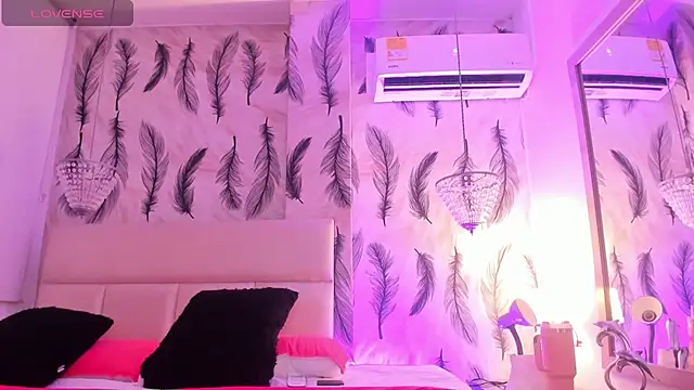 Snapshot of Vivi_prinncess chatting on 10.12.25 Vivi prinncess online show from 10.12.25