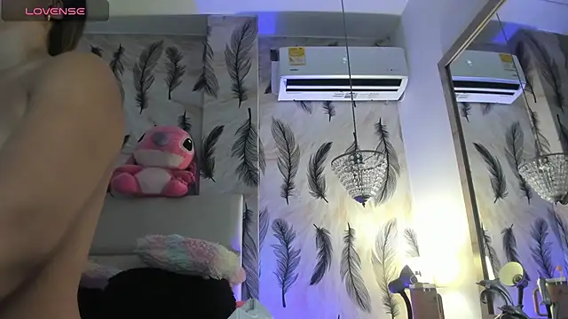 Snapshot of Vivi_prinncess chatting on 10.18.25 Vivi prinncess online show from 10.18.25