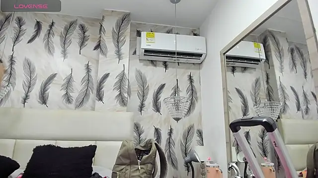 Snapshot of Vivi_prinncess chatting on 10.22.25 Vivi prinncess online show from 10.22.25