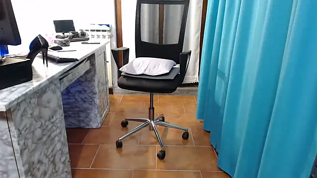 Miss-Mikaele online show from 02.17.25