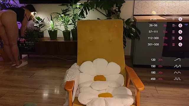 Snapshot of AliceKingsleigh chatting on 02.12.25 AliceKingsleigh online show from 02.12.25