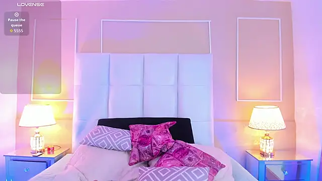 Snapshot of Zoe_Evans_ chatting on 09.30.25 Zoe Evans online show from 09.30.25