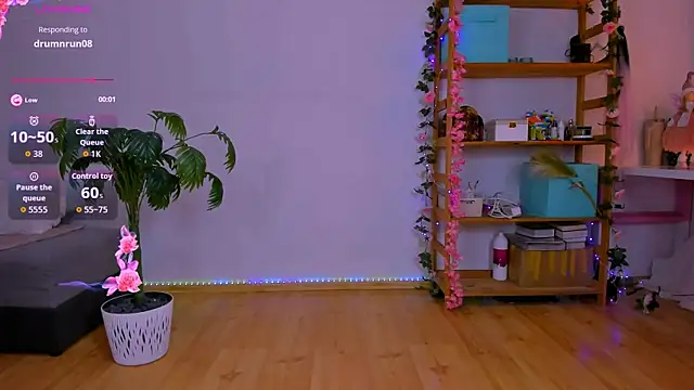 Teylor Fly online show from 10.20.25