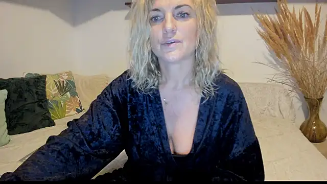 Snapshot of Jadore_able chatting on 10.28.25 Jadore able online show from 10.28.25